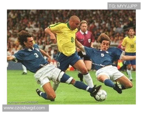 巴西传奇足球明星回顾：从贝利到济科的辉煌岁月