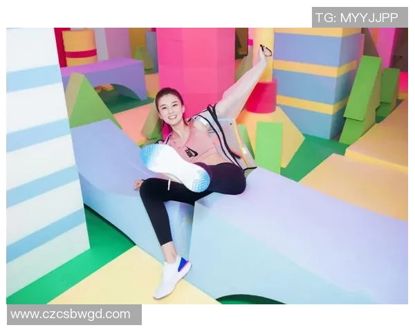 活力四射的女足球星卡通形象展现运动之美与女性力量